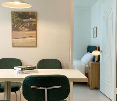 Hongjeil-tong Apartamento | 조기예약할인,STAY Yeoyu , 공항버스3분 ,R3, bed4, 최대7인,홍제 폭포