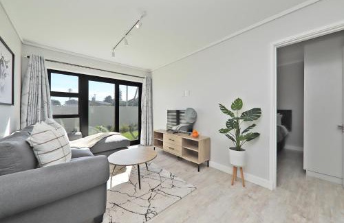 Milnerton Apartamento | 002 Burmesiter on Park- 2 minute walk from the beach