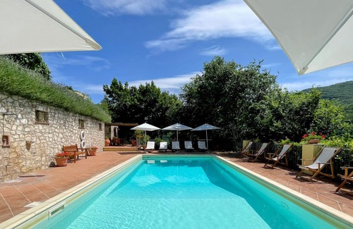 Spoleto Villa | 01 Spoleto Splash - Piscina privada y jardines