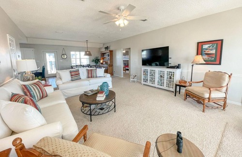 Silver Cay Casa | 051 Topsail by ACP