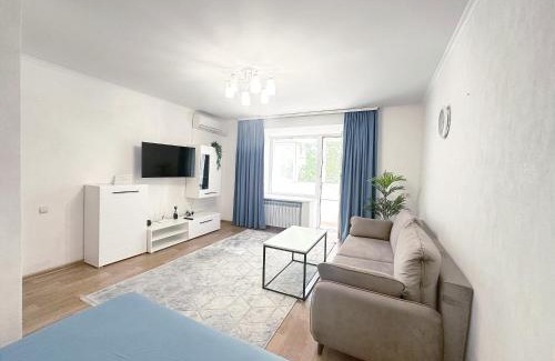 Mykolaiv Apartamento | 1 к простора квартира Сіті центр 2 поверх вікна на парк