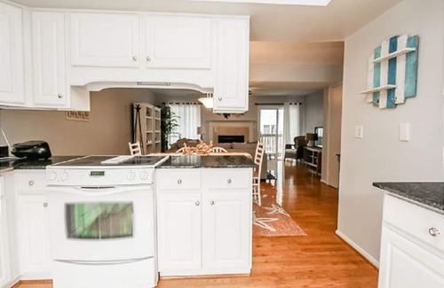 Northeast Virginia Beach Condominio | 1-1/2 Blks from Beach/Great Location/Luxury Condo/Private Garage NEPTUNE'S NOOK
