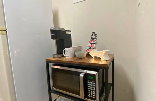 Disston Heights Apartamento | 1/1 Downstairs Apt, 15 min to Downtown or Beaches!