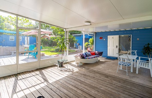 Downtown Fort Lauderdale Cabaña | 1/1, king-sized bed, kitchen, hot tub, BBQ, porch, patio. FREE wifi & parking.