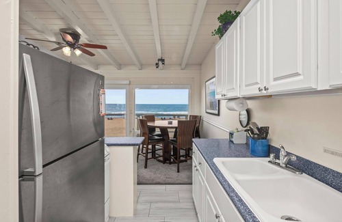 Mission Beach Condominio | 1/1 Ocean Front w / cama de matrimonio grande, puestas del sol, surfistas y recuerdos increíbles. Reservar!