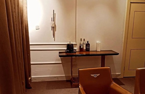 Ikoyi Apartamento | 1, 2 & 3 bdrm apt with WiFi, restaurant, swimming pool, lounge, in vibrant Lagos