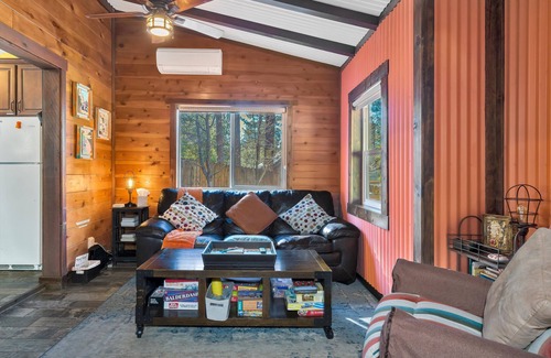 Idyllwild Casa | Diseñado por el artista Cerca de la ciudad Perros gratis Patio cercado Paraíso para perros / niños Limpieza profesional