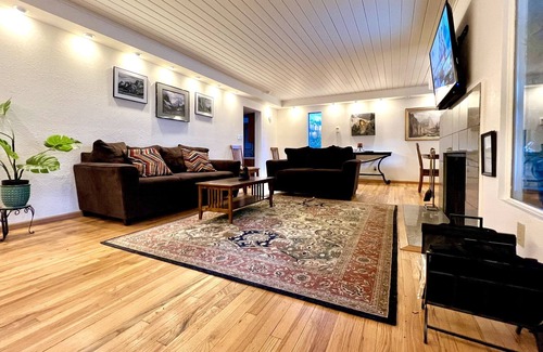 Mariposa Complejo | 1/2 Acre Yosemite Country Club Style Home! Pool / Hot tub / Sauna / Huge deck!