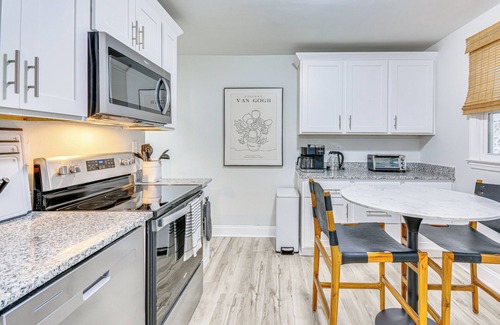 High Point Casa | 1/2 Mi to High Point University: Quaint Abode!