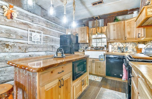 Shell Knob Cabina | 1/2-Mi to Lake: Cabin on 43 Acres in Shell Knob!