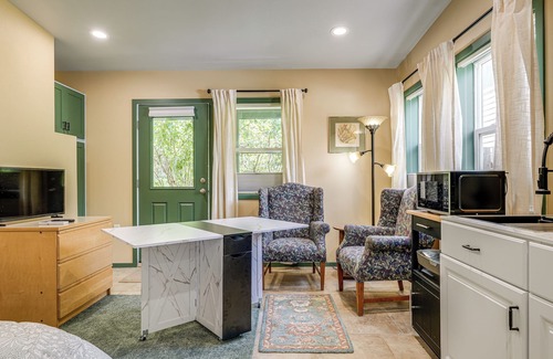 Corvallis Apartamento | < 1/2 Mi to OSU: Studio in Corvallis Near Parks