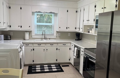 Greenville Casa | 1.2 Miles from ECU Campus just off 10th, Fully equipped 3Bed / 2Bath House.
