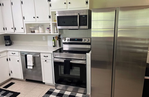 Greenville Casa | 1.2 Miles from ECU Campus just off 10th, Fully equipped 3Bed / 2Bath House.