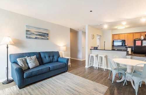 Northeast Virginia Beach Condominio | ¡BAJAS TARIFAS DE VERANO!~ 1. ¡A 5 cuadras de la playa y el paseo marítimo! 2 Hab 2 Baño