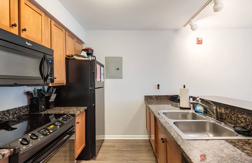 Northeast Virginia Beach Condominio | ¡BAJAS TARIFAS DE VERANO!~ 1. ¡A 5 cuadras de la playa y el paseo marítimo! 2 Hab 2 Baño