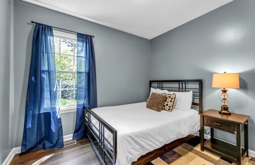 Kernersville Casa | 1.5 Miles to dwntwn, Beautiful 3bd, Huge 2 car gar