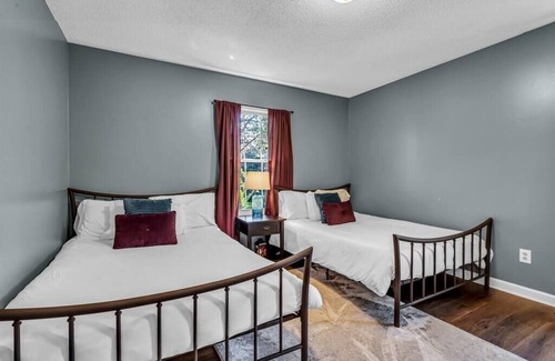Kernersville Casa | 1.5 Miles to dwntwn, Beautiful 3bd, Huge 2 car gar