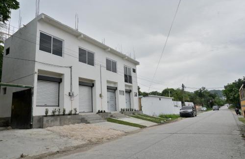 Flores Apartamento | 1 Apartamentos Petenchel, por Aeropuerto Flores Peten 1