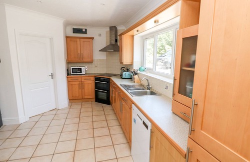 Llangennith Cabaña | 1 ATLANTIC HAVEN, pet friendly, with a garden in Llangennith