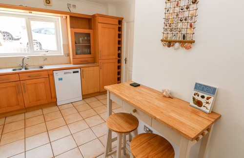 Llangennith Cabaña | 1 ATLANTIC HAVEN, pet friendly, with a garden in Llangennith