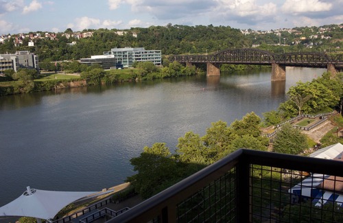 South Side Flats Apartamento | 1 bd / 1 ba with balcony, minutes to downtown Pitt, amenities included