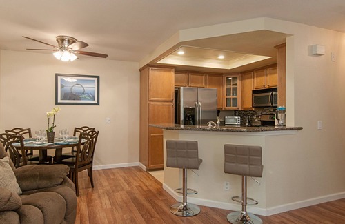 Carmel Valley Condominio | 1 bd, 1 baño, 10 mn de las playas del Del Mar, hipódromos