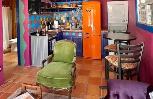 Las Cruces Casa | 1 bd/1 bth 3 mins to Farmer's market W/D in unit