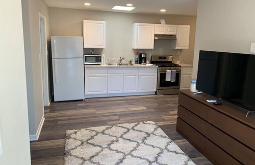 Glendora Casa | 1 BDRM Guest House. Private Entrance and Parking