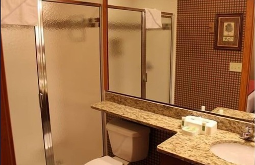 Chalet Village North Complejo | 1 bdrm resort in Gatlinburg. Includes 4 passes to Waterpark. 3, 4, 7 day rental