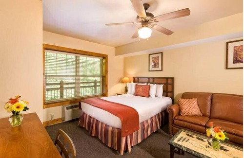 Chalet Village North Complejo | 1 bdrm resort in Gatlinburg. Includes 4 passes to Waterpark. 3, 4, 7 day rental