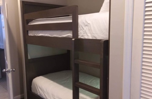 Fort Walton Beach - Destin Complejo | 1 bdrm sleeps 6 with hall bunks