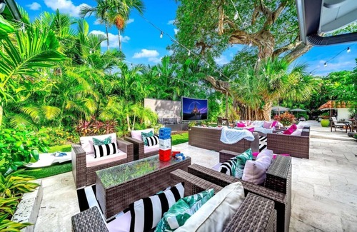 Harbor Beach Casa | #1 Beach Estate Las Olas Beach Best Location