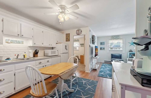 Stone Harbor Condominio | 1 Bed/ 1 Bath Full Kitchen close to Downtown and Beach
