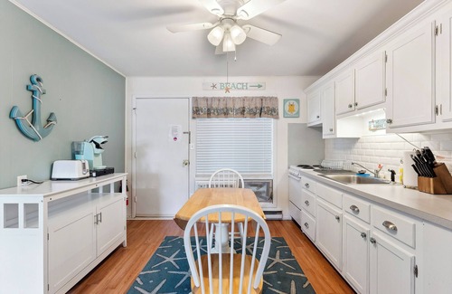 Stone Harbor Condominio | 1 Bed/ 1 Bath Full Kitchen close to Downtown and Beach
