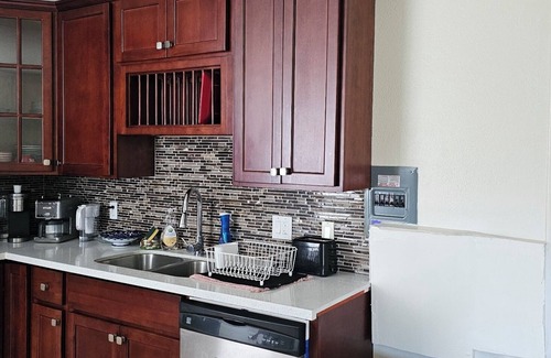 San Leandro Casa | 1 Bed 1 Bath Kitchen Wifi Self Check-in King bed