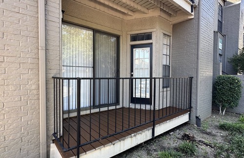 Dallas Apartamento | 1 bed 1 bath. Lake and pool access. Comfortable, quiet, study and relax suite.