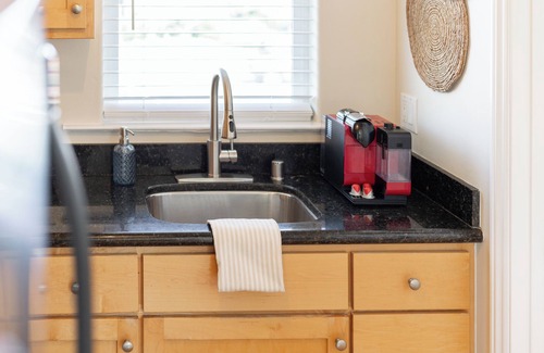 Eastside Santa Cruz Casa | 1 Bed/1 Bath plus Office - Beachy, Clean and Comfortable