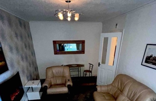 Greenock Apartamento | 1 bed Apartment in Secure and Convenient Location