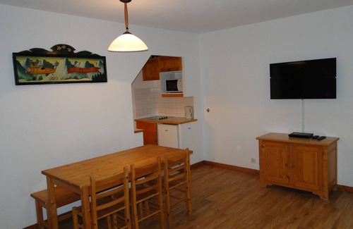 La Perriere Apartamento | 1 Bed Apt, Sleeps 5, Sauna, Wifi, estacionamiento cubierto, cocina, cerca de las pistas
