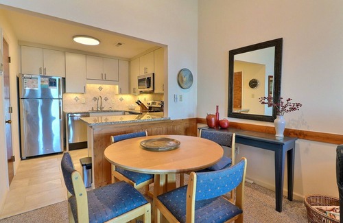 Colington Condominio | 1-Bed Condo with Stunning Ocean Views, Pool