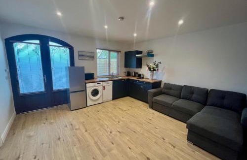 Grangend Casa | 1-Bed Cosy Cottage near Emerald Park - Sleeps 5