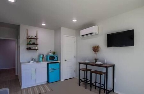 Canyon Lake Casa | 1 Bed | Private Waterfront Tiny Home 1BR | 6A, Private Waterfront Tiny Home 1BR | 6A