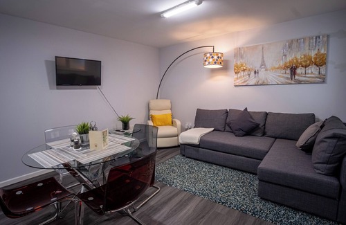 St Albans Cabina | 1 Bed-Sleeps 4-Private Garden-Free Parking