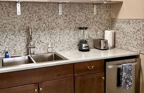 Las Cruces Apartamento | 1 bed W/D in unit, soaker tub near Field of Dreams
