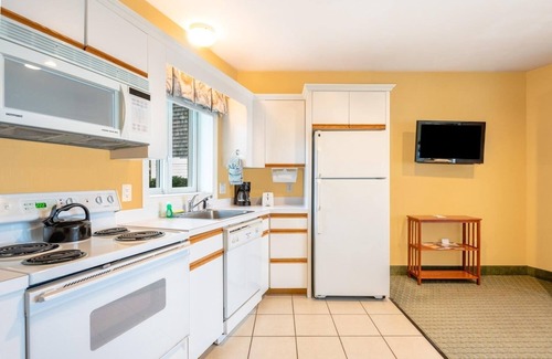 West Yarmouth Apartamento | 1 Bedroom 1.5 Bath Townhouse, Green Harbor Resort, Canoe Rentals, Sun Umbrellas