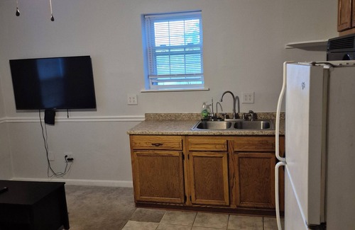 Myrtle Grove Casa | 1 Bedroom 1 bath with 3 car parking. Side Yard, Carolina Beach.5 minutes away.