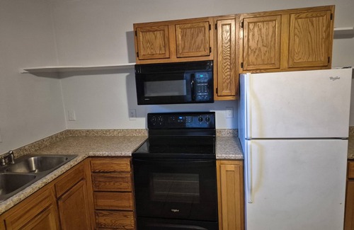 Myrtle Grove Casa | 1 Bedroom 1 bath with 3 car parking. Side Yard, Carolina Beach.5 minutes away.