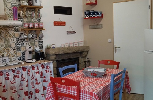 Louvigne-du-Desert Casa | 1 Bedroom (2 persons) in a quiet area. Breakfast included