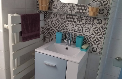 Louvigne-du-Desert Casa | 1 Bedroom (2 persons) in a quiet area. Breakfast included
