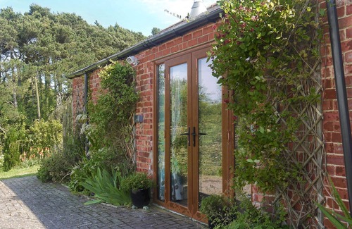 Berwick-upon-Tweed Cabaña | 1 bedroom accommodation in Lowick, near Berwick-on-Tweed